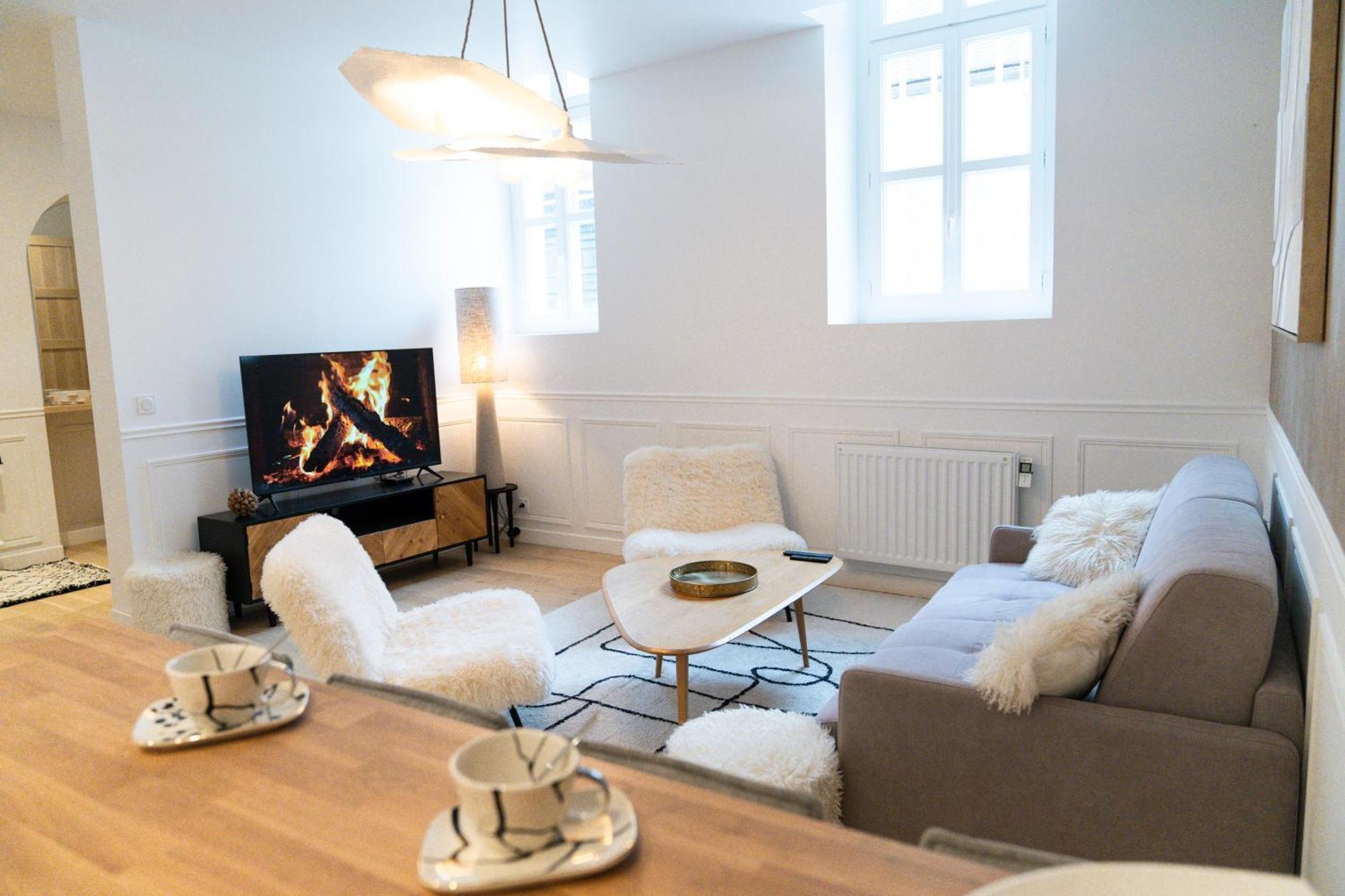 Velvet - Best Keys - Maison Duplex Elegante - Plein Centre Ville - Deco Minimaliste & Cosy - Literie Haut De Gamme - 2 Chambres Separees - Lit Queen Size & 1 Canape Convertible - Smart Tv - Wifi Fibre - Check-In Autonome Sens Buitenkant foto